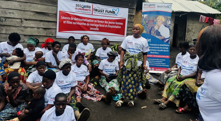 Séance de détraumatisation en faveur des survivantes de mariage forcé et d’exploitation sexuelle à Kimoka et Luhonga